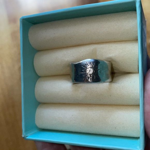 Lisa Leonard - Picture 2 of 8